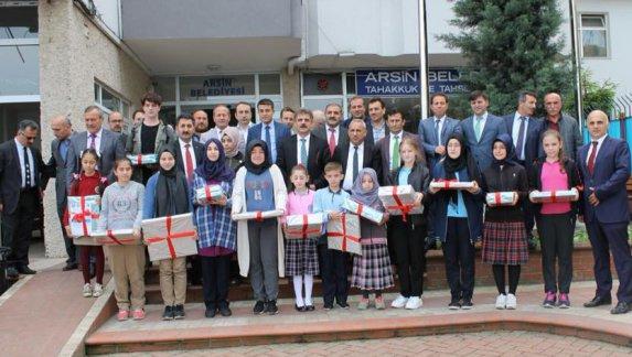 İlçemiz Arsin Atatürk Ortaokulu Öncülüğünde, Trabzon Genelinde Düzenlenen Benim Adım Kudüs Konulu Resim ve Mektup Yarışması Ödül Töreni!