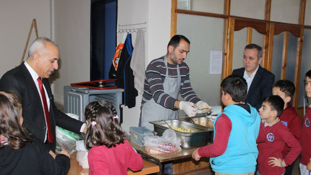 Kuzguncuk Cemal Azmi Bey İlkokulunda  Tüm Öğrencilerimiz Yemek Hizmetinden Faydalanmaya Başladı