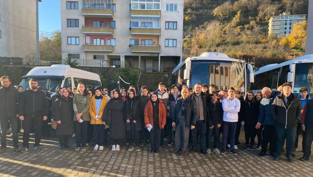 Namazda Buluşuyoruz Projesi Kapsamında Arsin Anadolu Lisesi Öğrencileri Sinemaya Götürüldü